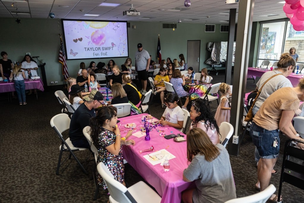 Library Taylor Swift Program Photo gallery: Library's Taylor Swift party embraces friendship – The ...