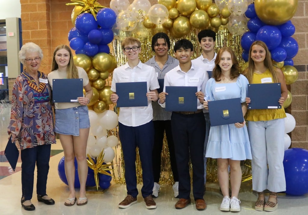 Community Foundation awards $533,000 in scholarships to Kerr County ...